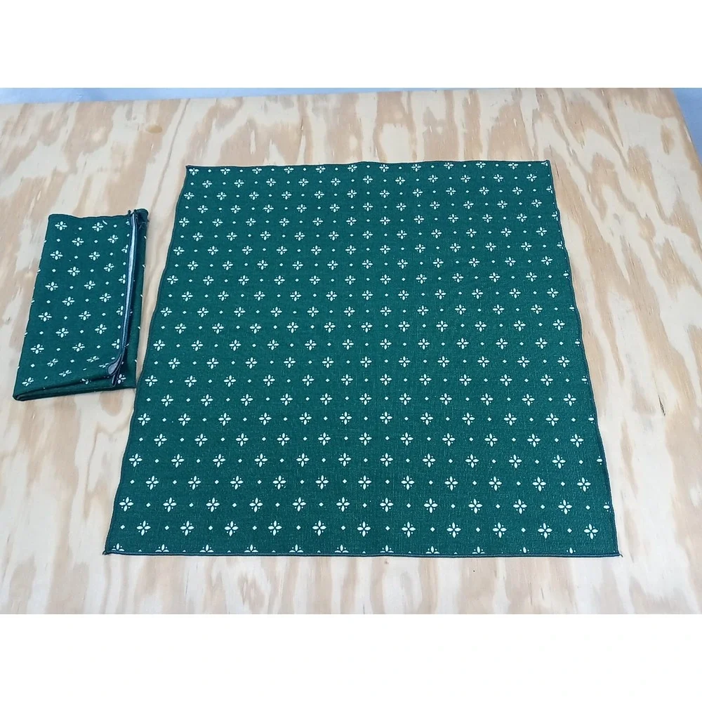 Vintage Lot Of 2 Green Napkins Festive Green Christmas Dinner Table‎ Napkins
